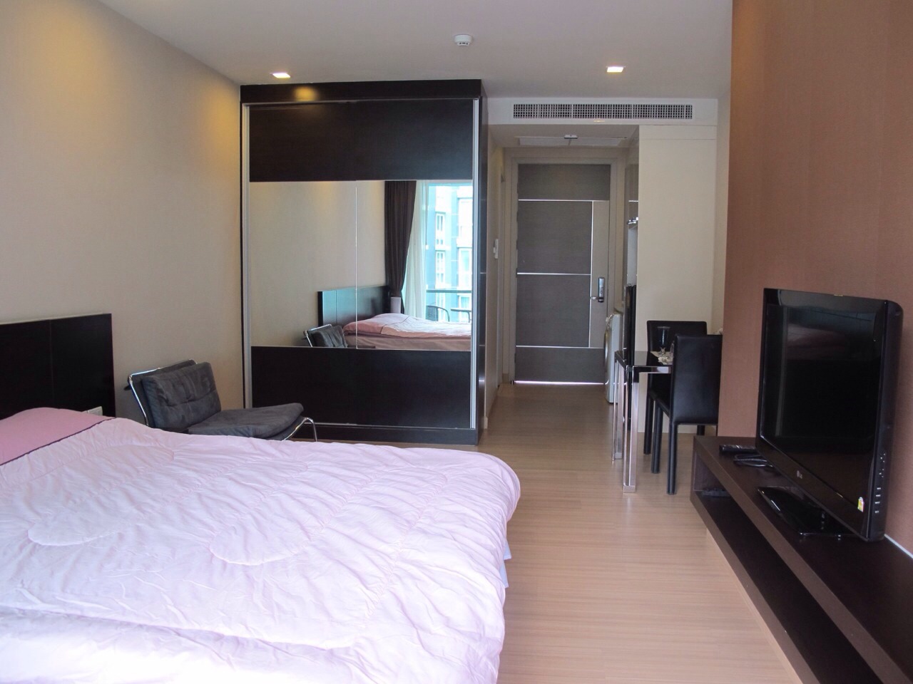 CENTRAL PATTAYA CONDO FOR SALE/RENT ” Apus condominium Pattaya”