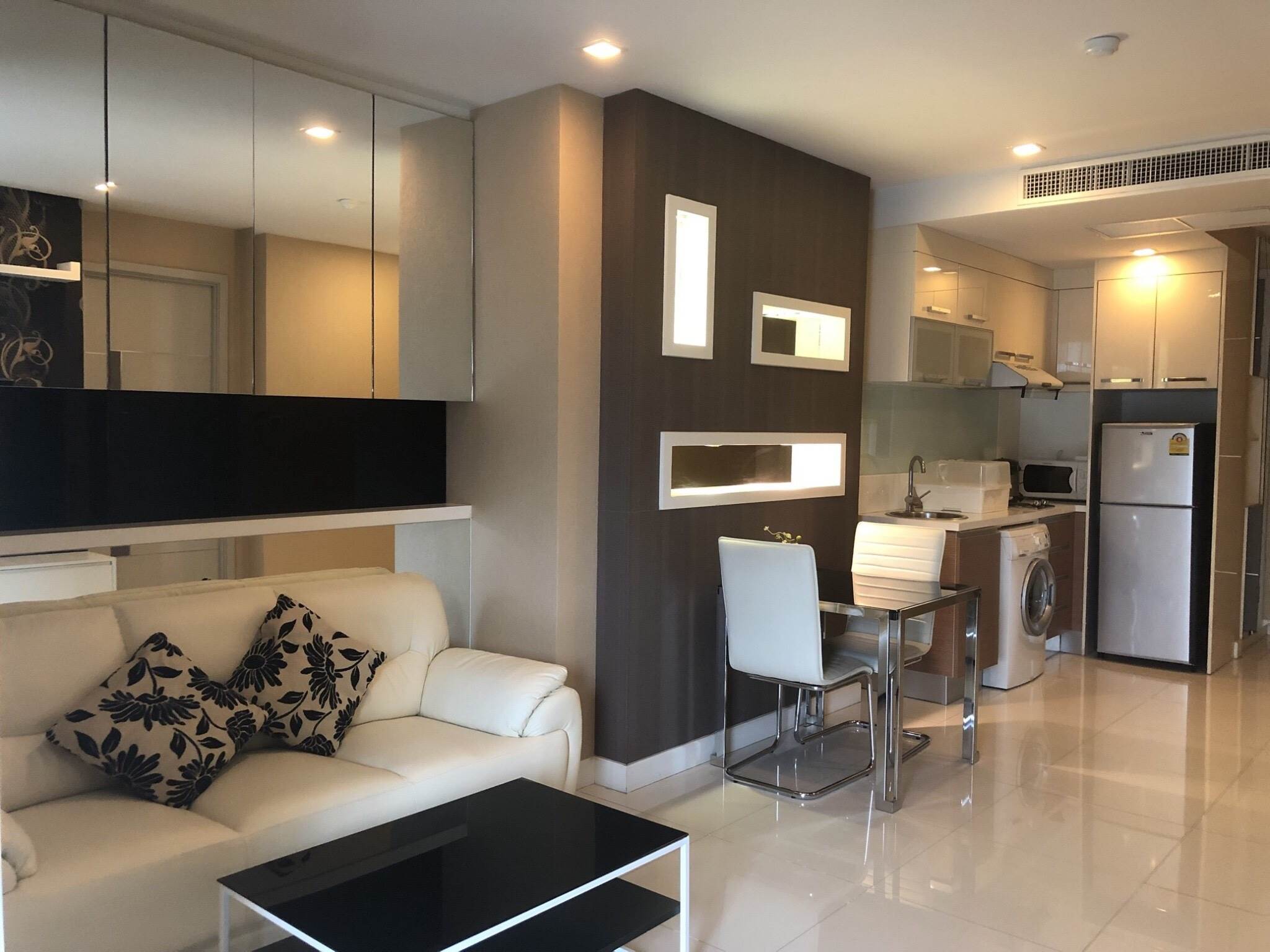 Apus Central Pattaya Big room condo for rent